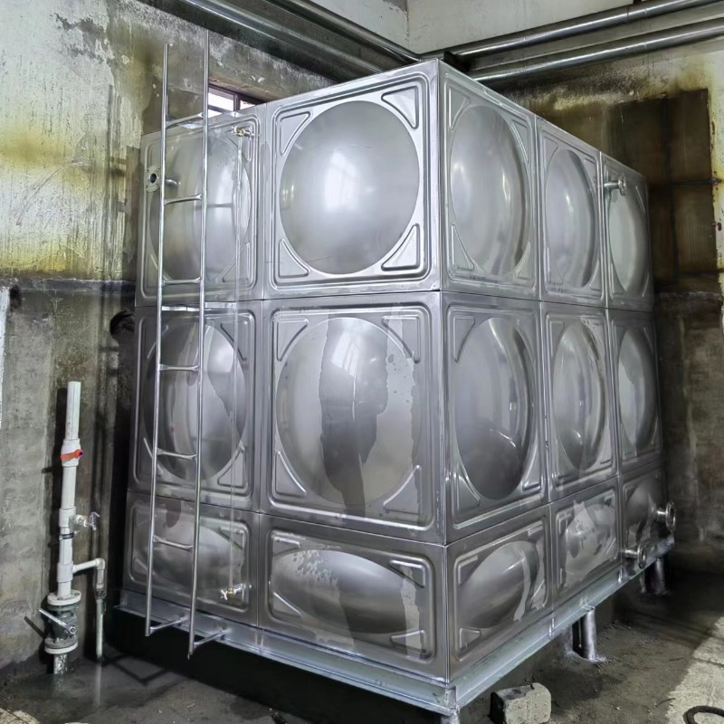 內蒙古烏蘭察布市京熱（烏蘭察布）熱力有限責任公司下屬十三個換熱站水箱安裝完畢