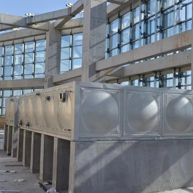 河北省邢臺市地下室生活水箱樓頂加熱循環水箱消防水箱安裝完成